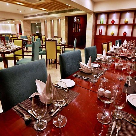 Ramada By Wyndham Ghaziabad Vasundhara Hotell Eksteriør bilde