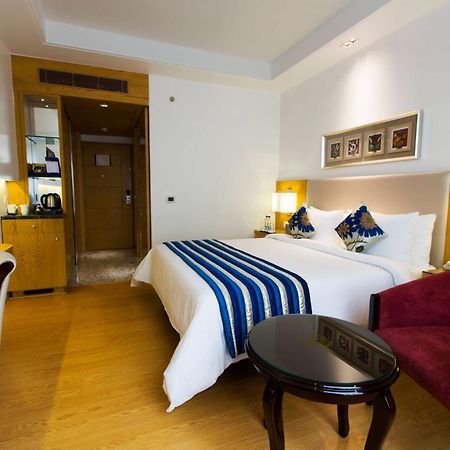 Ramada By Wyndham Ghaziabad Vasundhara Hotell Eksteriør bilde