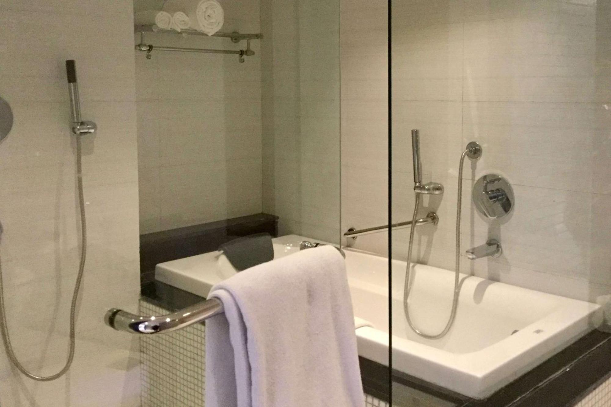Ramada By Wyndham Ghaziabad Vasundhara Hotell Eksteriør bilde