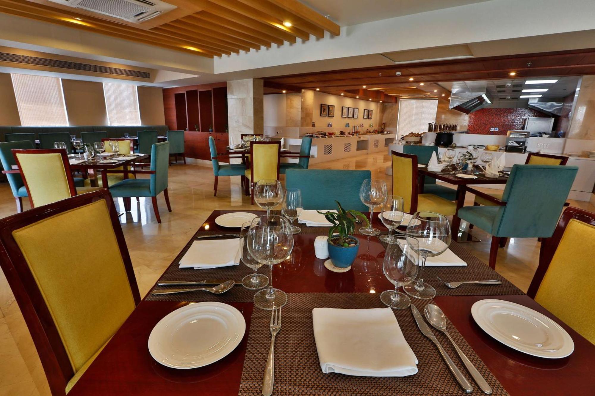 Ramada By Wyndham Ghaziabad Vasundhara Hotell Eksteriør bilde