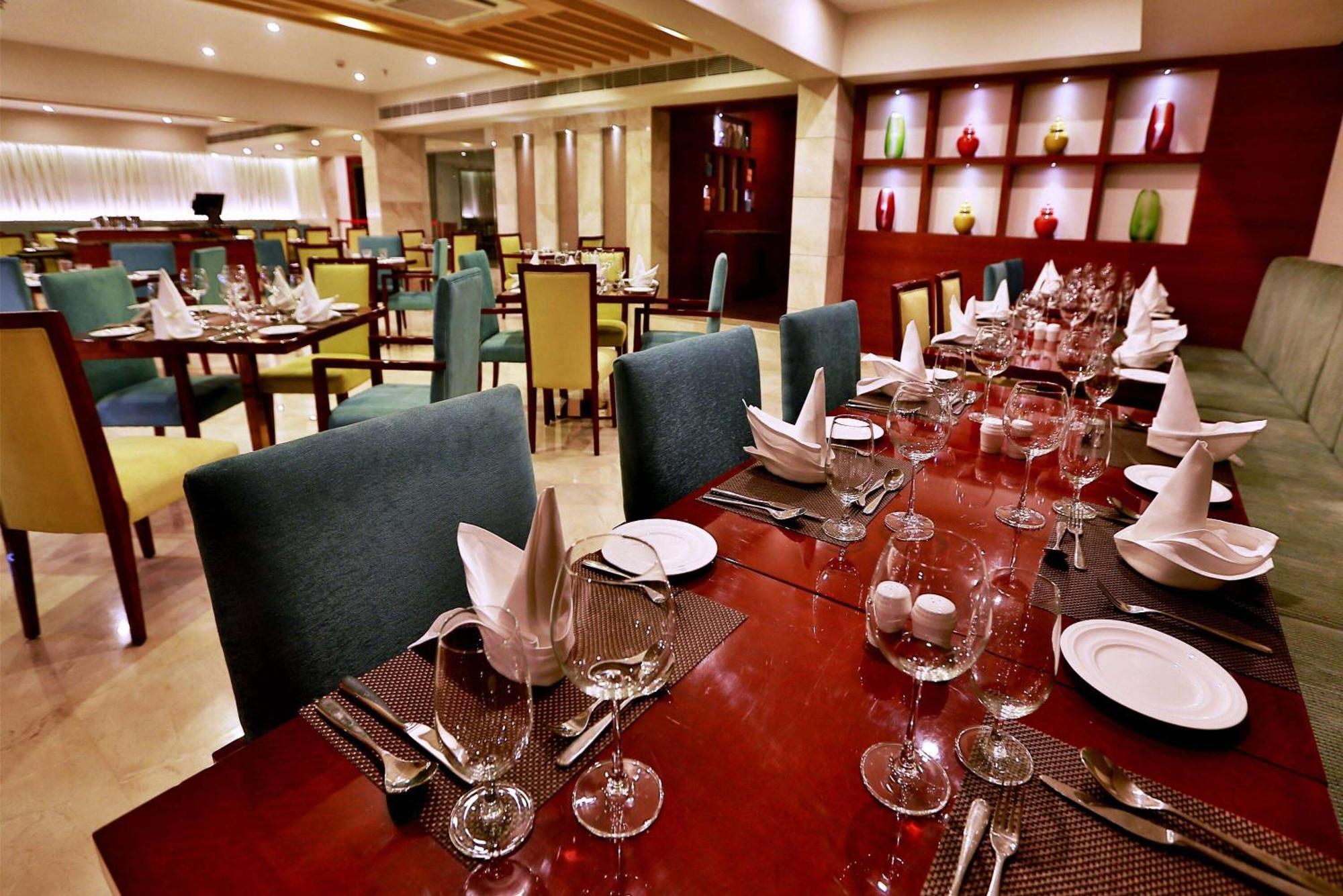 Ramada By Wyndham Ghaziabad Vasundhara Hotell Eksteriør bilde