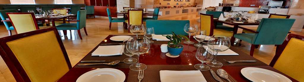 Ramada By Wyndham Ghaziabad Vasundhara Hotell Restaurant bilde