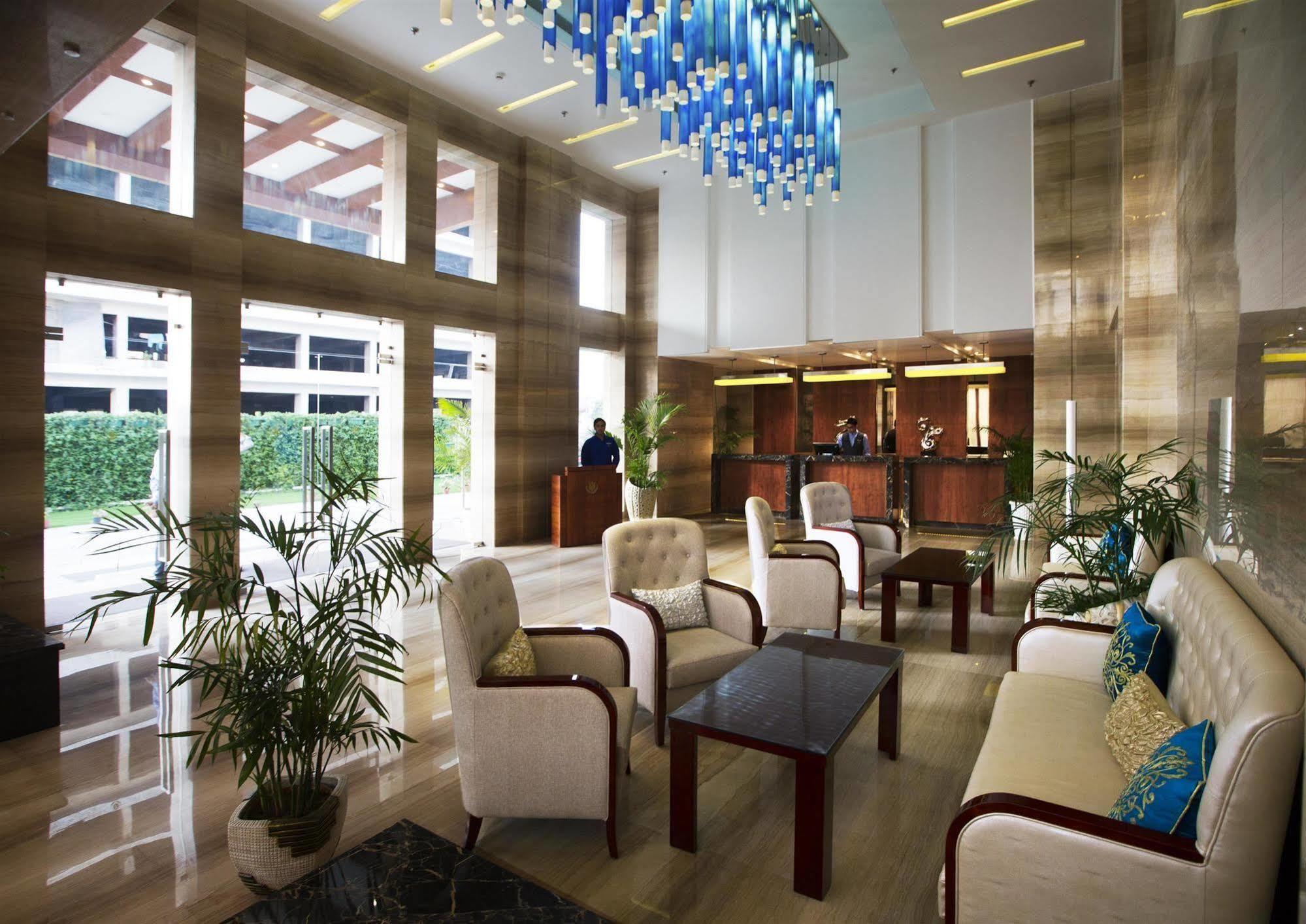 Ramada By Wyndham Ghaziabad Vasundhara Hotell Eksteriør bilde