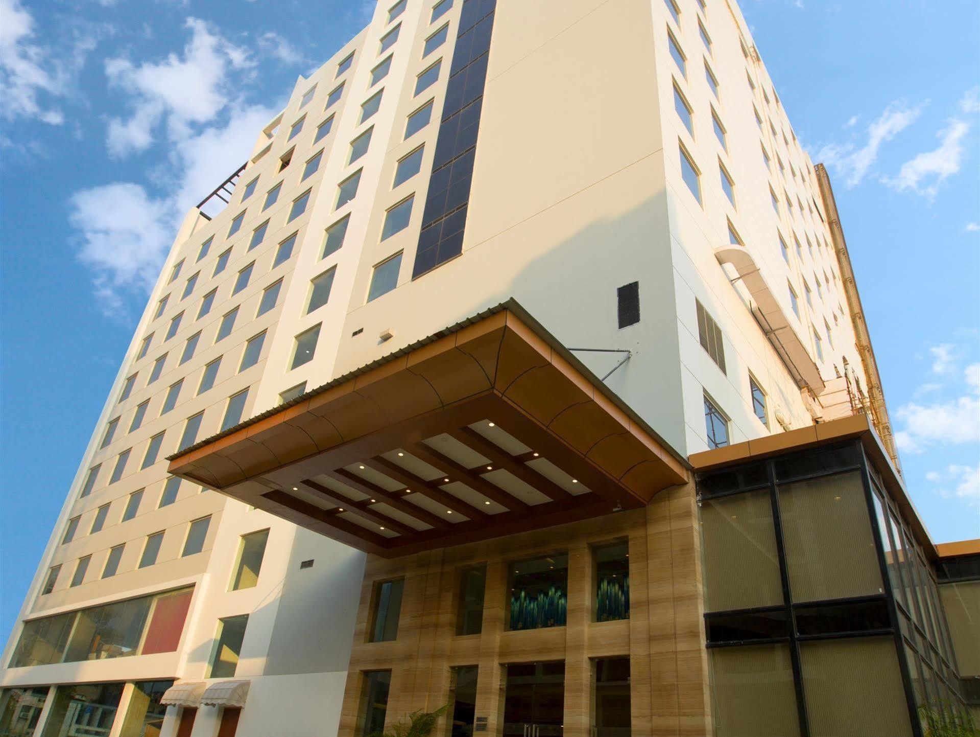 Ramada By Wyndham Ghaziabad Vasundhara Hotell Eksteriør bilde