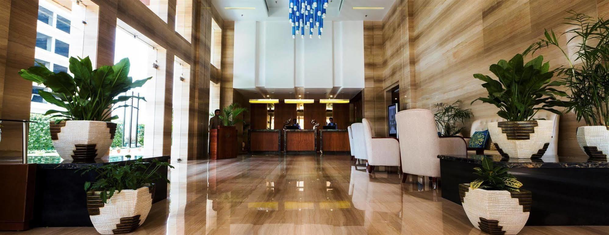 Ramada By Wyndham Ghaziabad Vasundhara Hotell Eksteriør bilde
