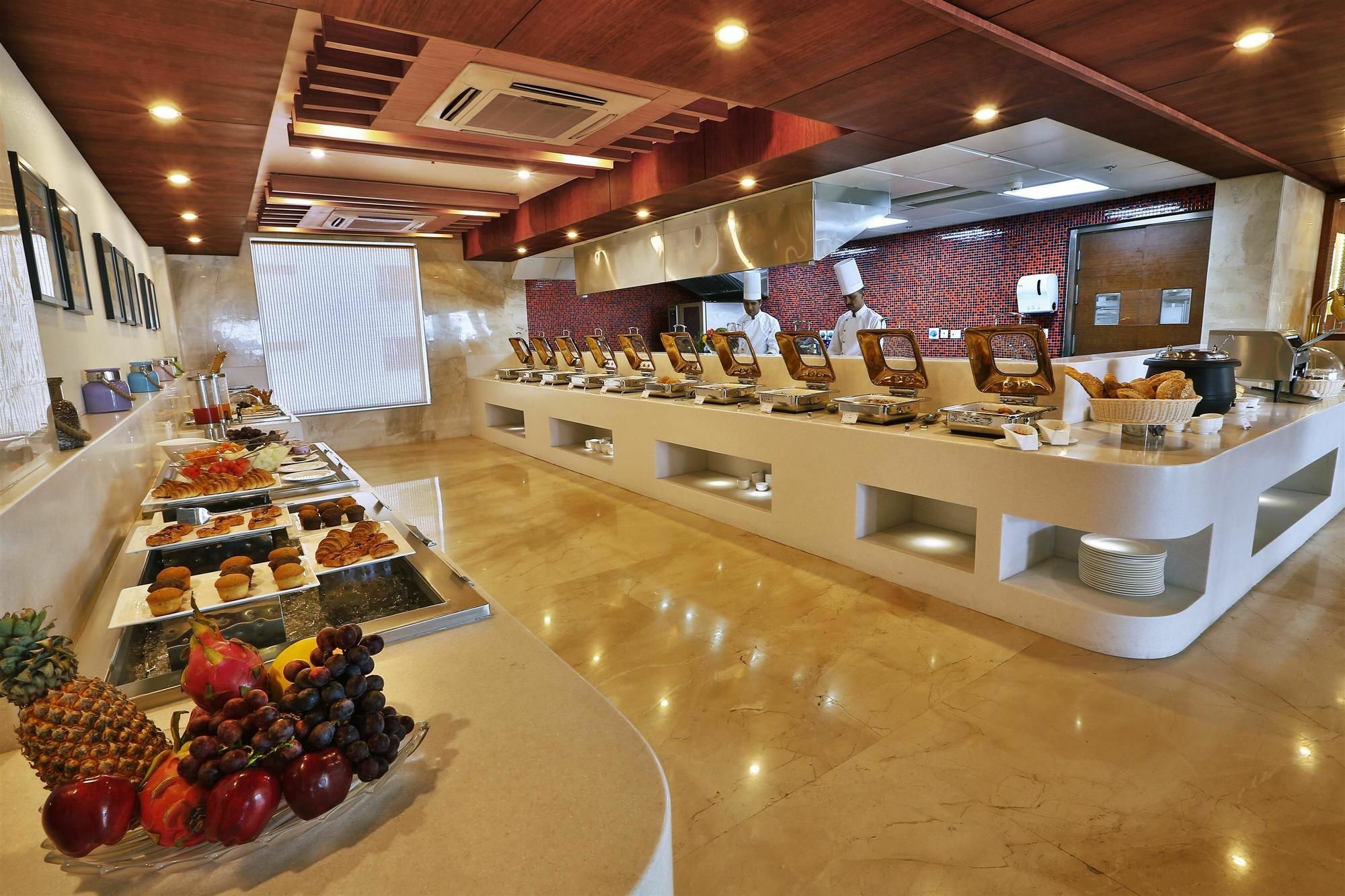Ramada By Wyndham Ghaziabad Vasundhara Hotell Eksteriør bilde