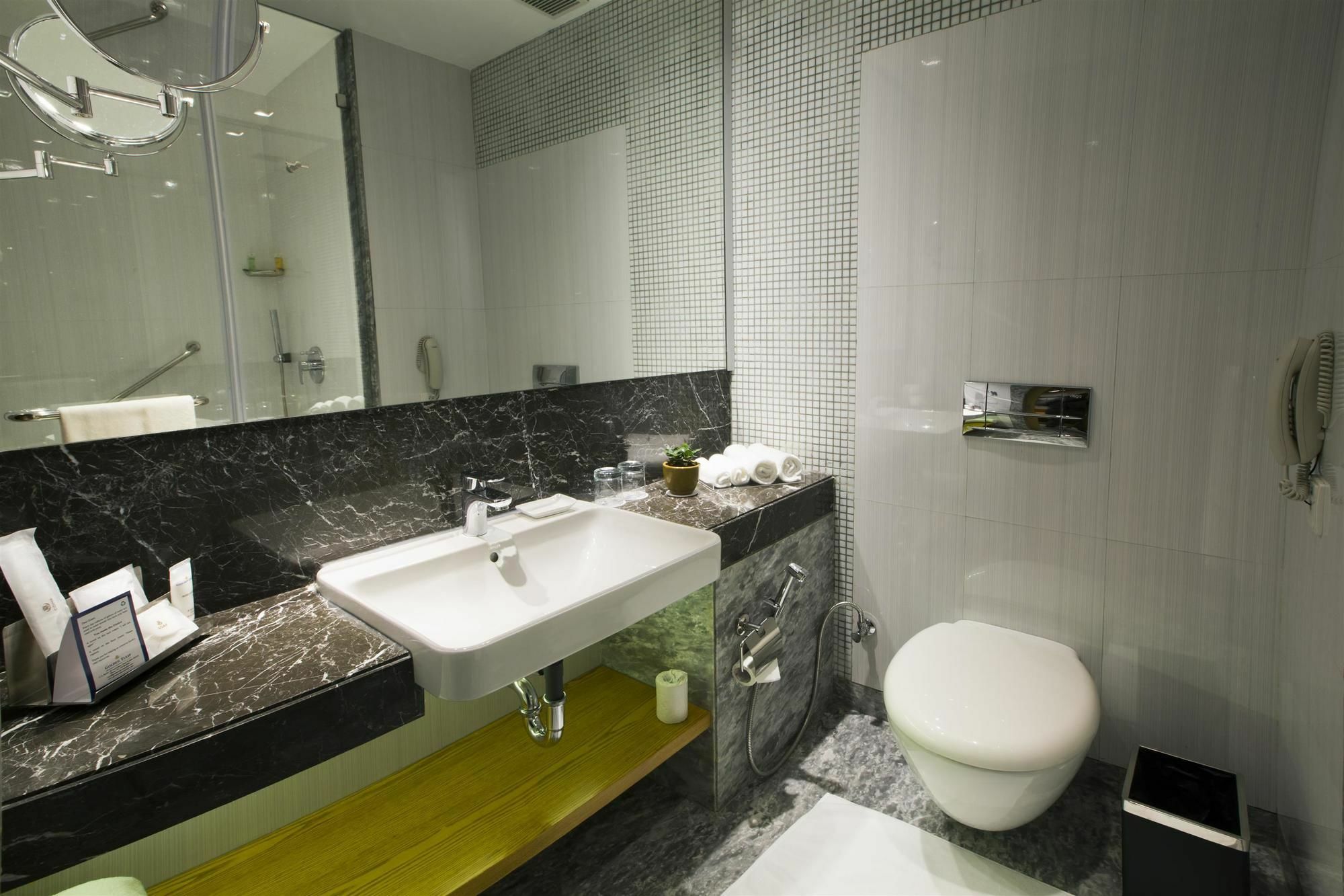 Ramada By Wyndham Ghaziabad Vasundhara Hotell Eksteriør bilde